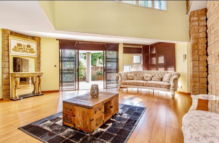 4 Bedroom Property for Sale in Faerie Glen Gauteng