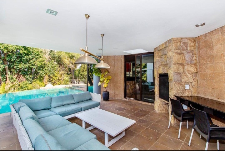 4 Bedroom Property for Sale in Faerie Glen Gauteng