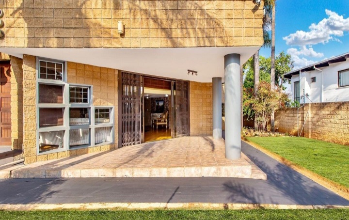 4 Bedroom Property for Sale in Faerie Glen Gauteng