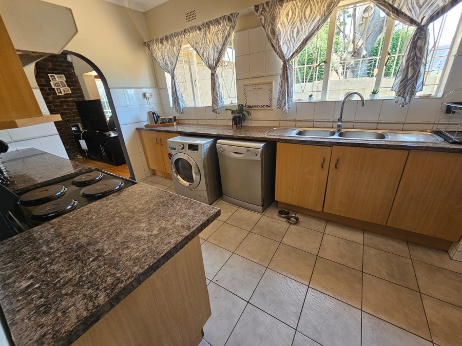To Let 3 Bedroom Property for Rent in Brackendowns Gauteng