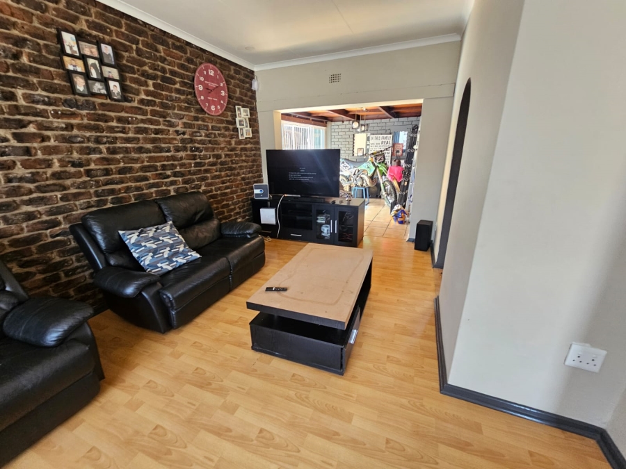 To Let 3 Bedroom Property for Rent in Brackendowns Gauteng