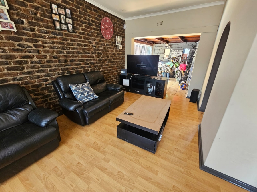 To Let 3 Bedroom Property for Rent in Brackendowns Gauteng