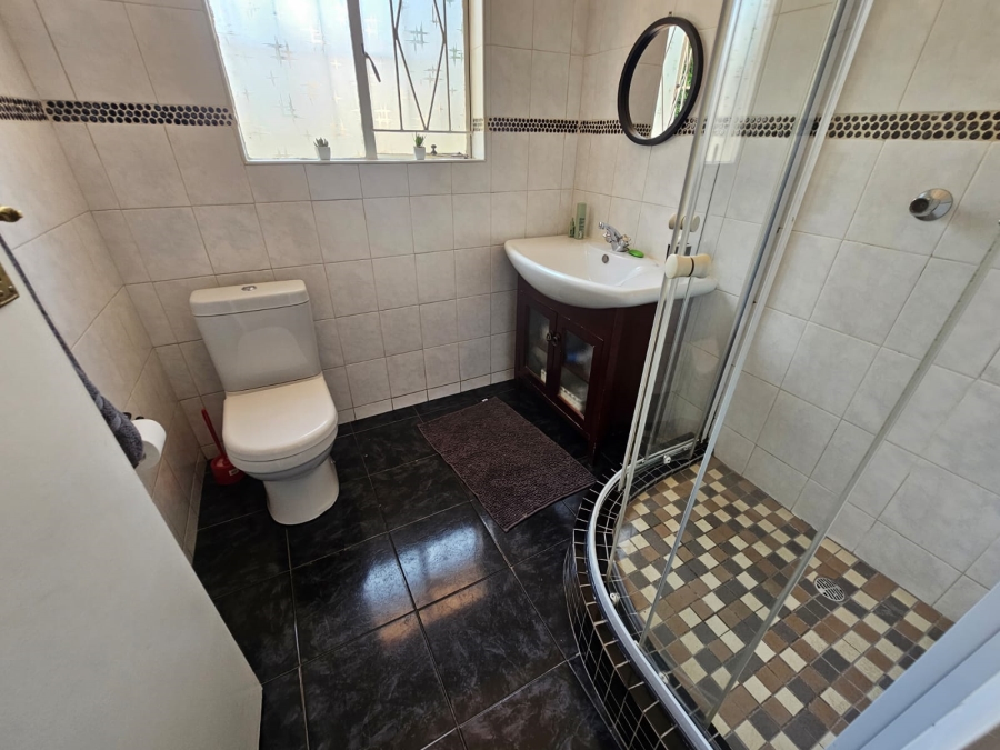 To Let 3 Bedroom Property for Rent in Brackendowns Gauteng