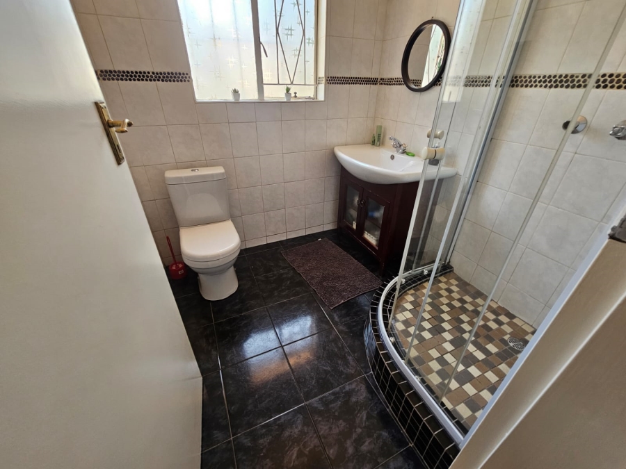 To Let 3 Bedroom Property for Rent in Brackendowns Gauteng