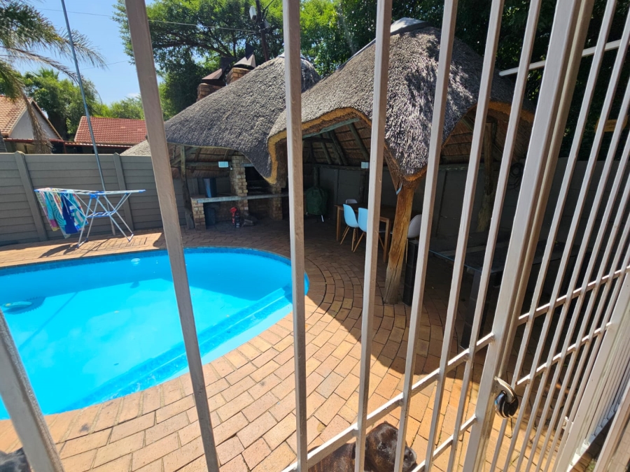 To Let 3 Bedroom Property for Rent in Brackendowns Gauteng