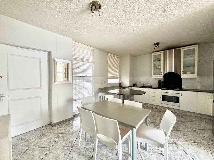To Let 2 Bedroom Property for Rent in Sandhurst Gauteng