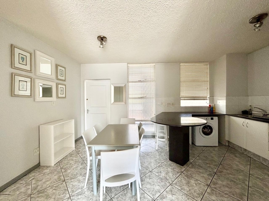 To Let 2 Bedroom Property for Rent in Sandhurst Gauteng