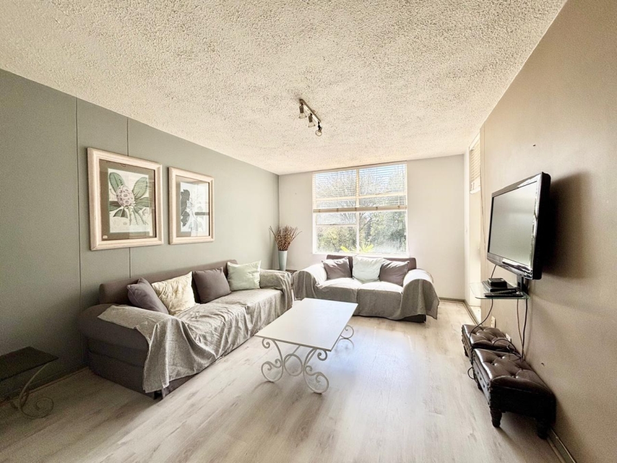To Let 2 Bedroom Property for Rent in Sandhurst Gauteng