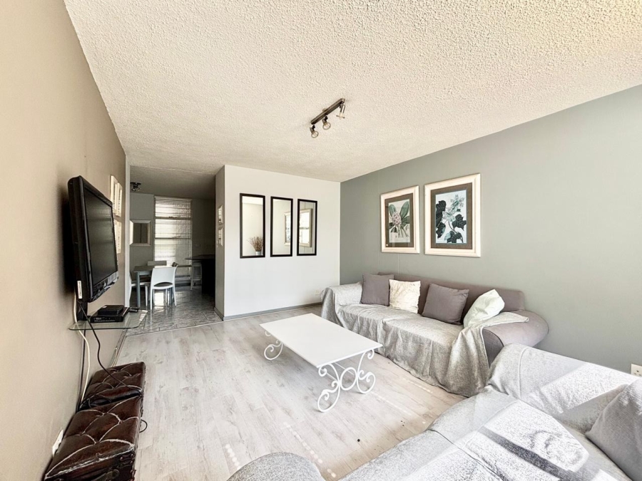 To Let 2 Bedroom Property for Rent in Sandhurst Gauteng