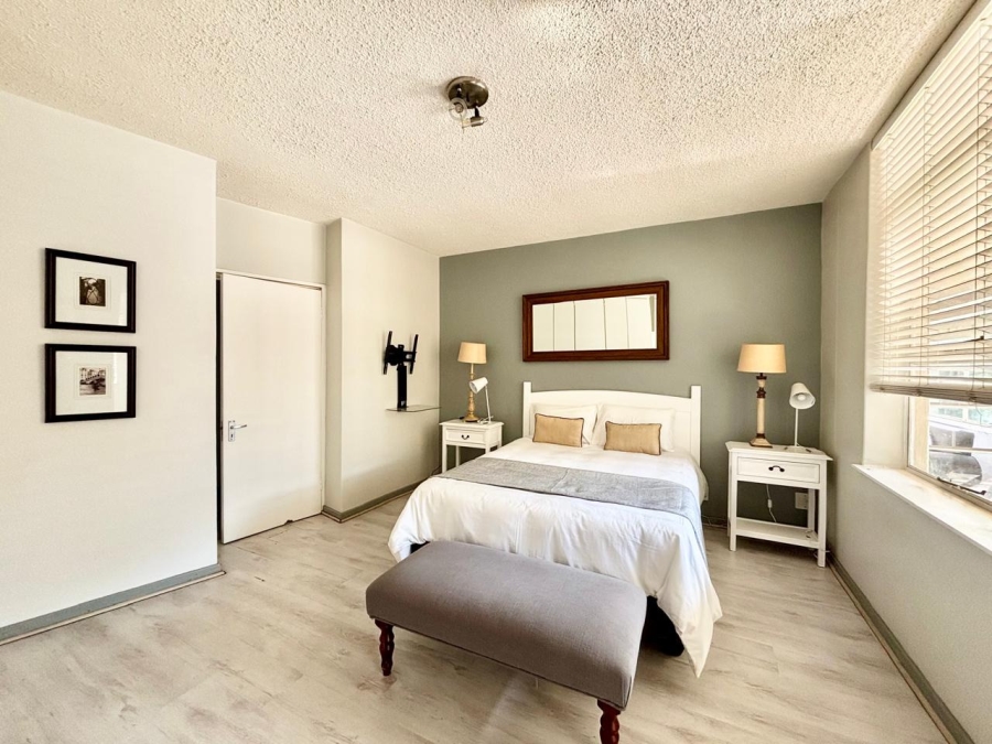 To Let 2 Bedroom Property for Rent in Sandhurst Gauteng