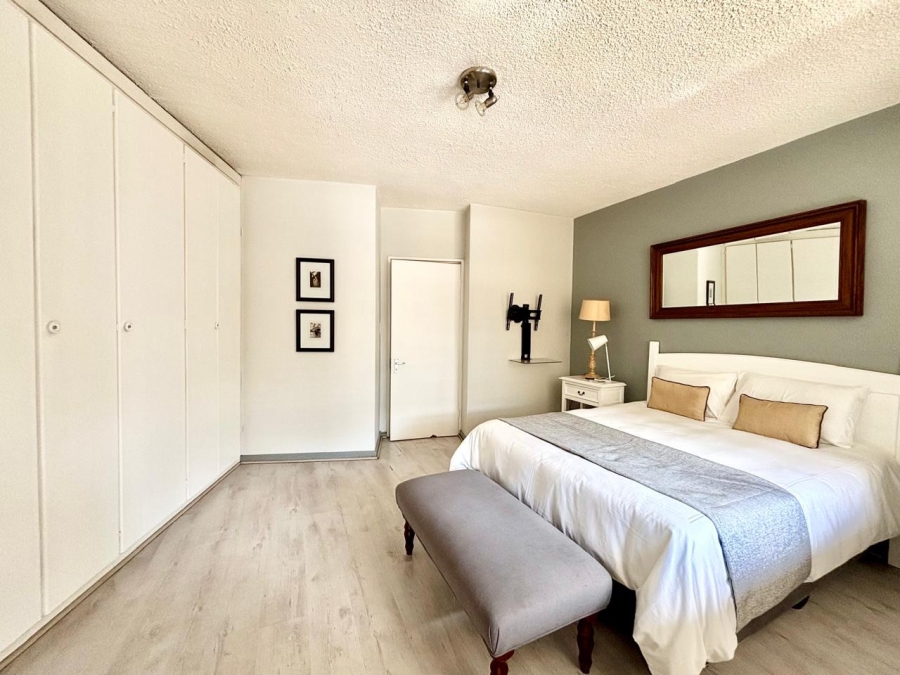 To Let 2 Bedroom Property for Rent in Sandhurst Gauteng