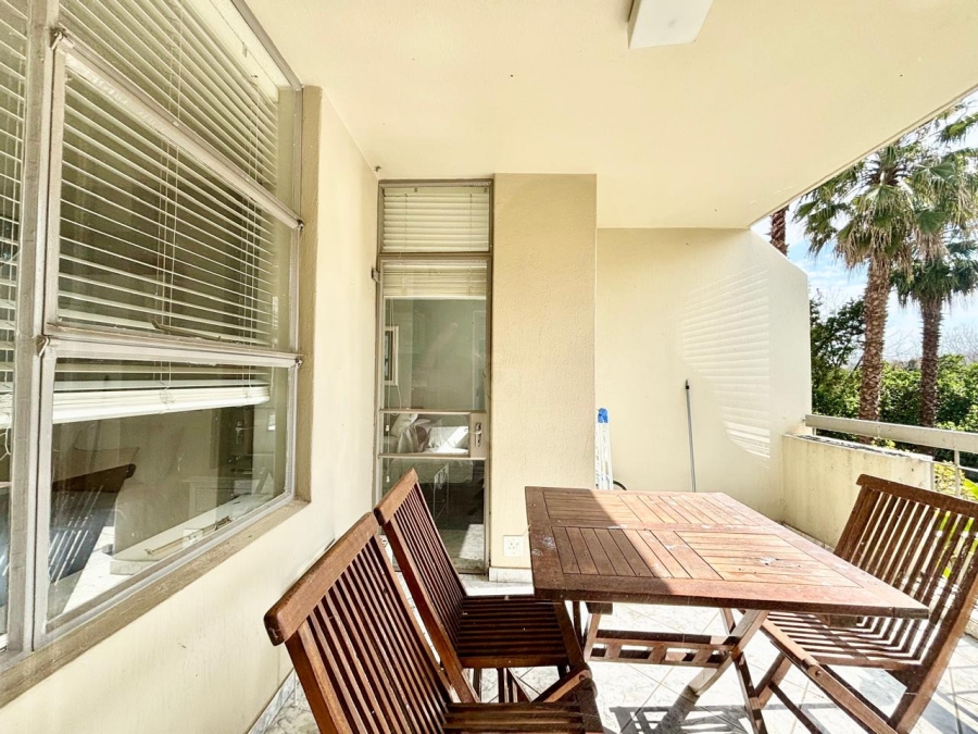 To Let 2 Bedroom Property for Rent in Sandhurst Gauteng