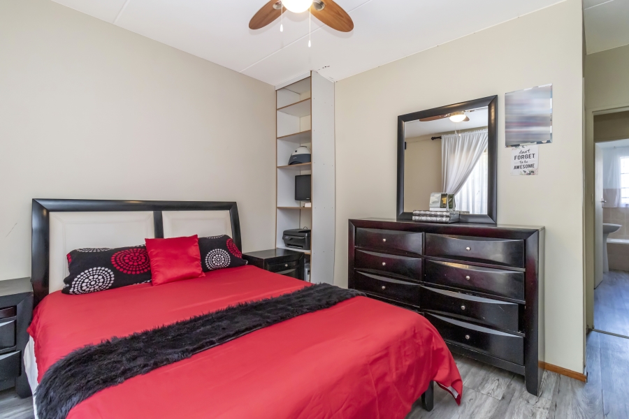 2 Bedroom Property for Sale in Sharonlea Gauteng