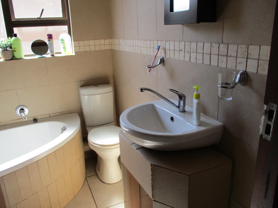 2 Bedroom Property for Sale in Wilro Park Gauteng