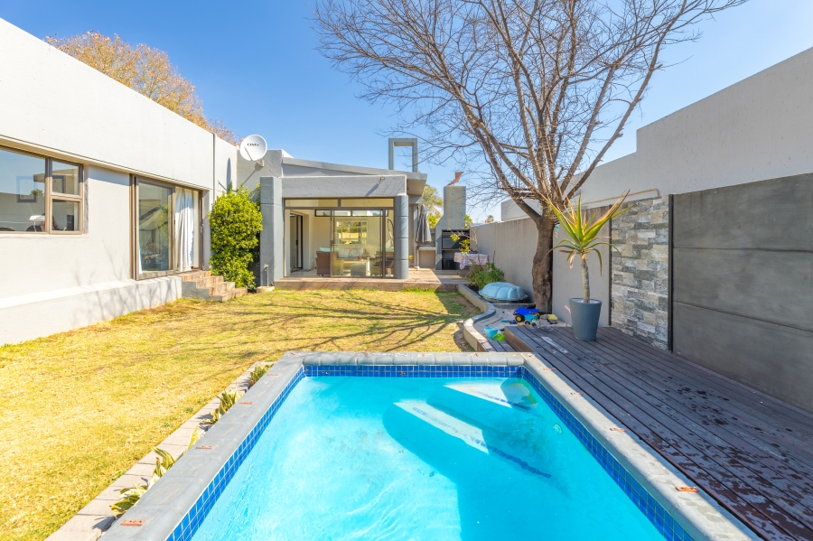 To Let 4 Bedroom Property for Rent in Fourways Gauteng