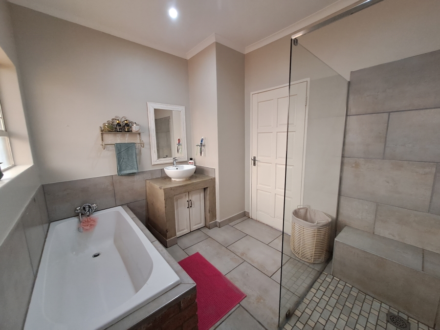 5 Bedroom Property for Sale in Jordaan Park Gauteng