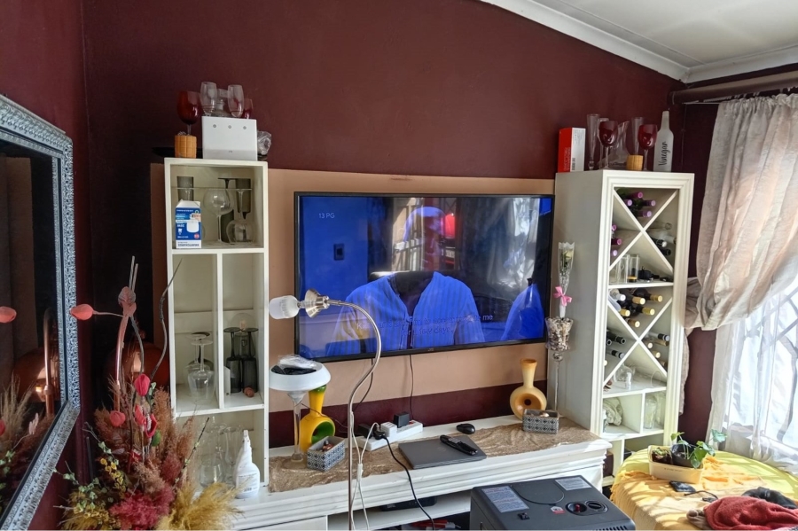 To Let 2 Bedroom Property for Rent in Moletsane Gauteng