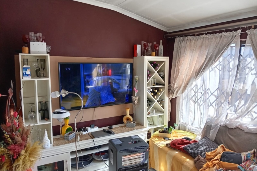 To Let 2 Bedroom Property for Rent in Moletsane Gauteng