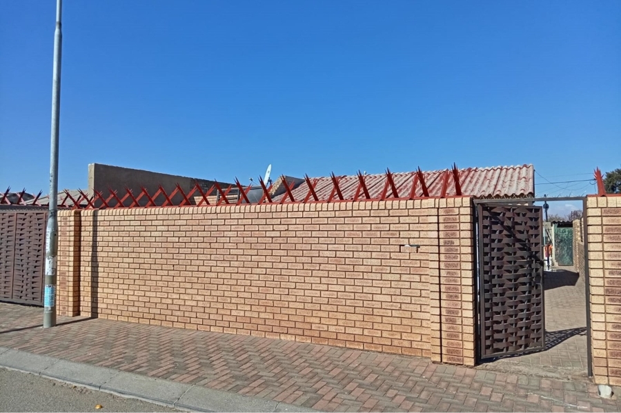 To Let 2 Bedroom Property for Rent in Moletsane Gauteng