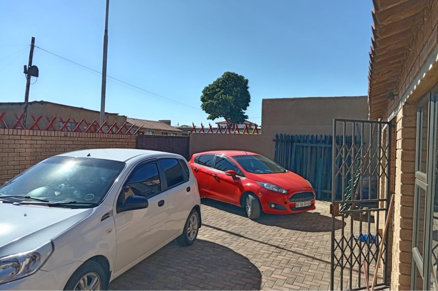 To Let 2 Bedroom Property for Rent in Moletsane Gauteng