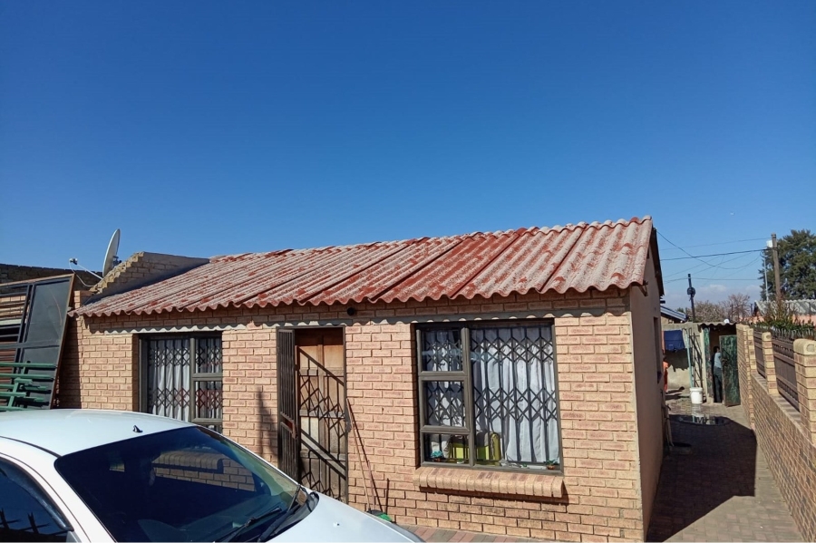 To Let 2 Bedroom Property for Rent in Moletsane Gauteng
