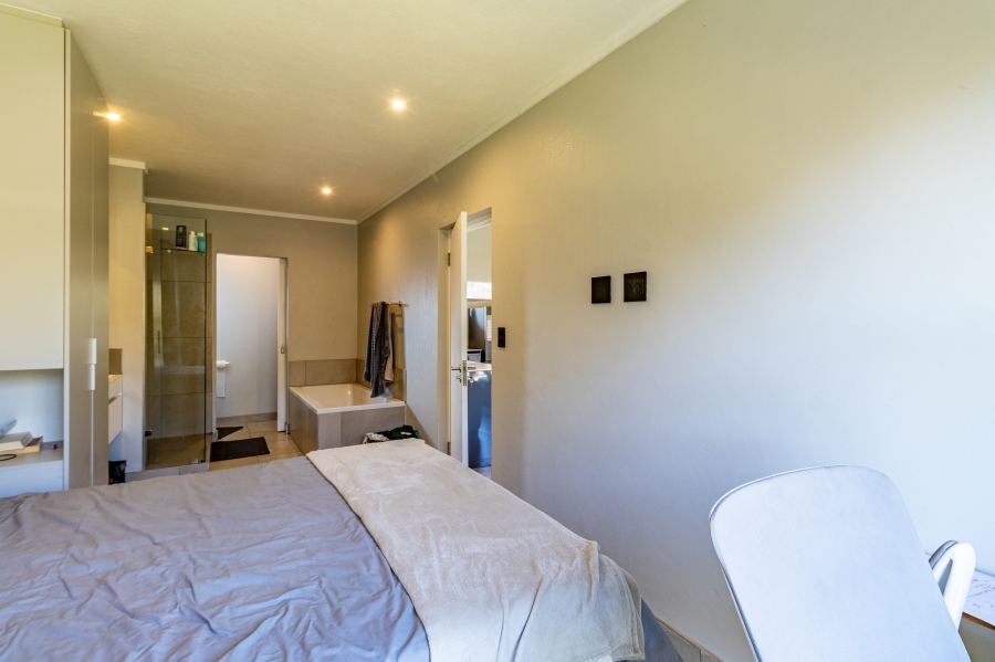 2 Bedroom Property for Sale in Waterkloof Gauteng