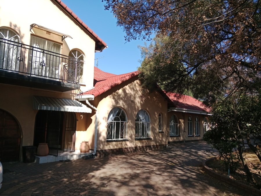6 Bedroom Property for Sale in Brackenhurst Gauteng