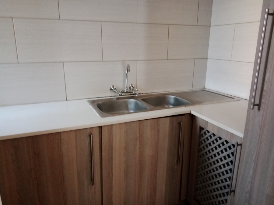 6 Bedroom Property for Sale in Brackenhurst Gauteng