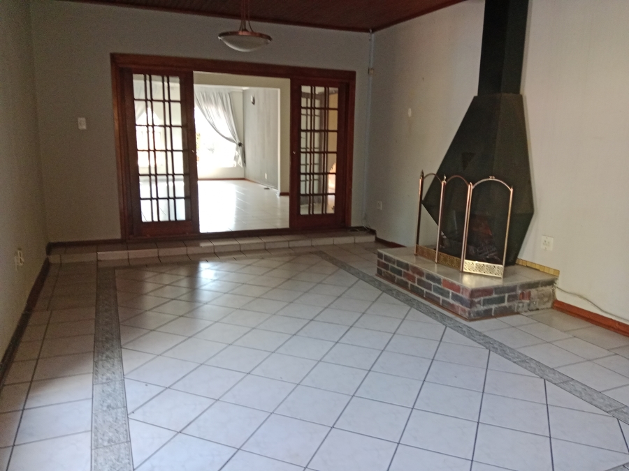 6 Bedroom Property for Sale in Brackenhurst Gauteng