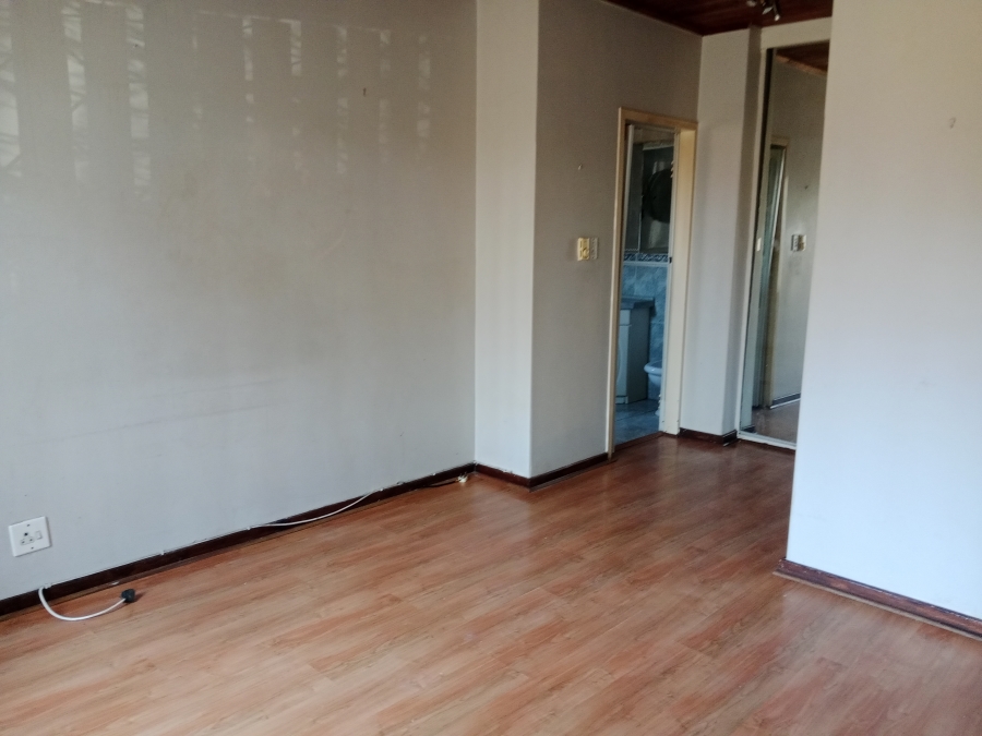 6 Bedroom Property for Sale in Brackenhurst Gauteng