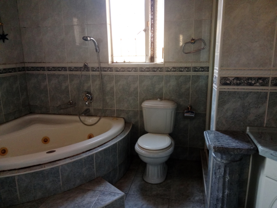 6 Bedroom Property for Sale in Brackenhurst Gauteng