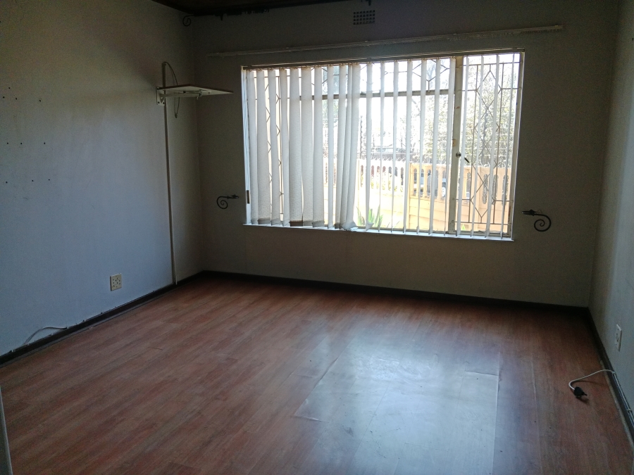 6 Bedroom Property for Sale in Brackenhurst Gauteng