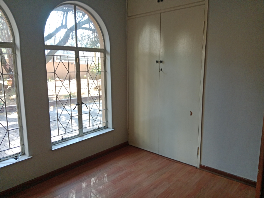 6 Bedroom Property for Sale in Brackenhurst Gauteng