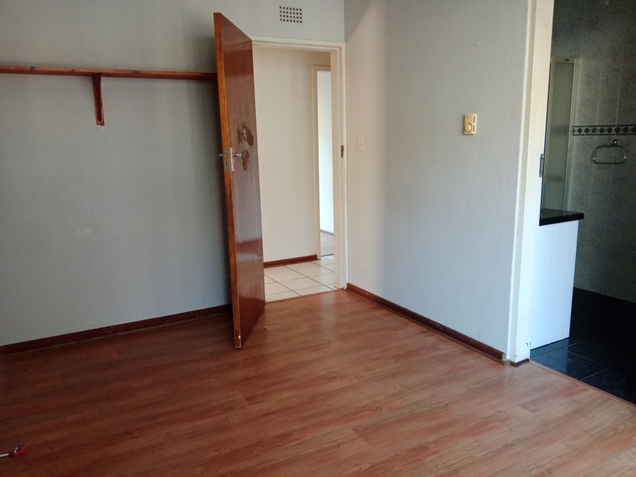 6 Bedroom Property for Sale in Brackenhurst Gauteng