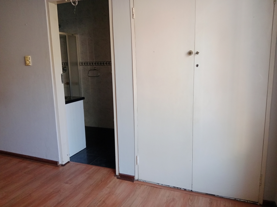 6 Bedroom Property for Sale in Brackenhurst Gauteng