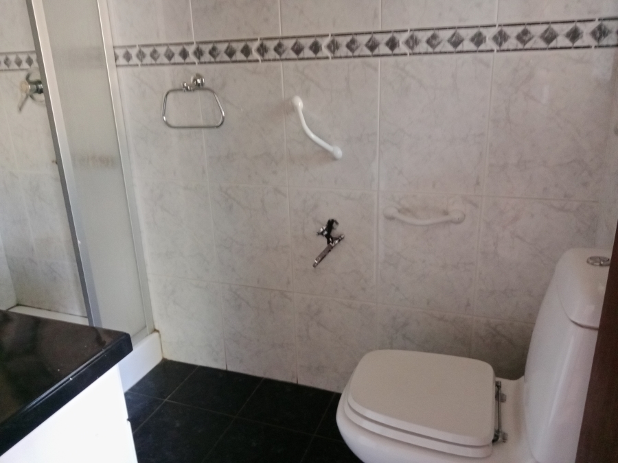 6 Bedroom Property for Sale in Brackenhurst Gauteng