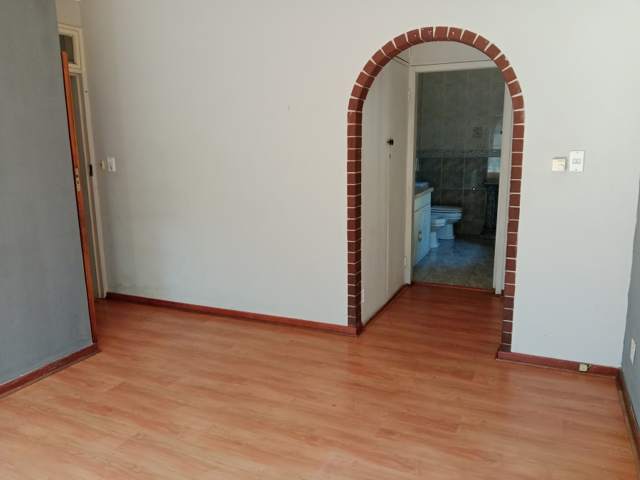 6 Bedroom Property for Sale in Brackenhurst Gauteng