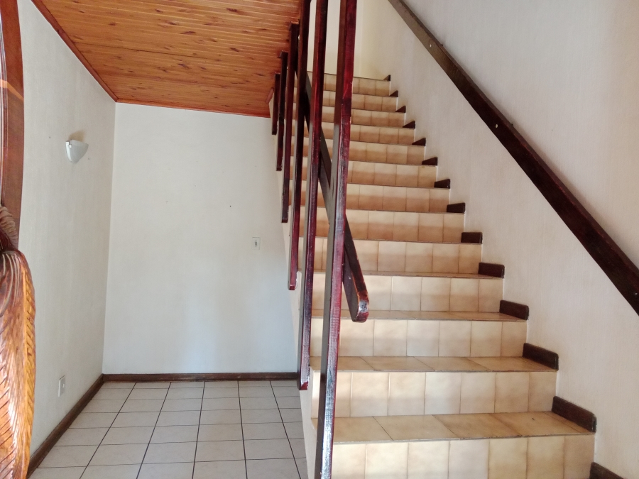 6 Bedroom Property for Sale in Brackenhurst Gauteng