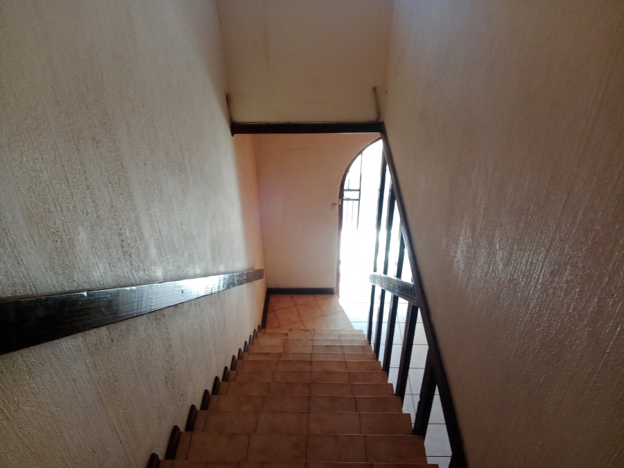 6 Bedroom Property for Sale in Brackenhurst Gauteng