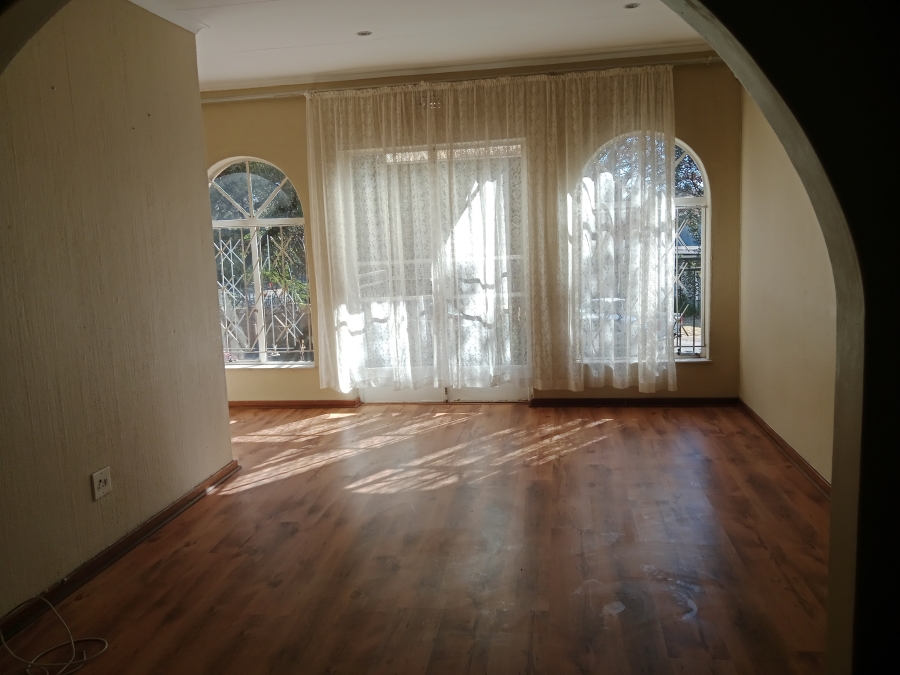6 Bedroom Property for Sale in Brackenhurst Gauteng
