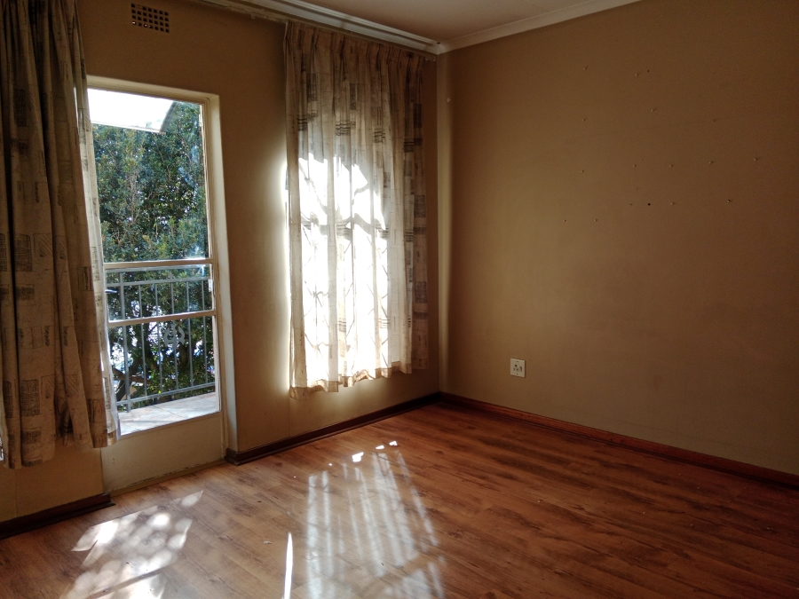 6 Bedroom Property for Sale in Brackenhurst Gauteng
