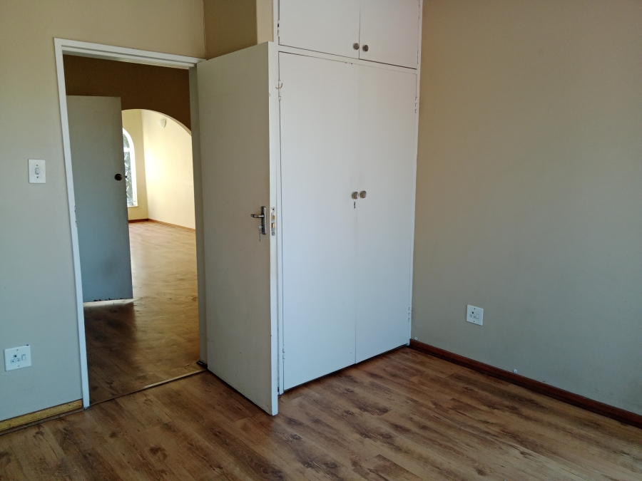 6 Bedroom Property for Sale in Brackenhurst Gauteng