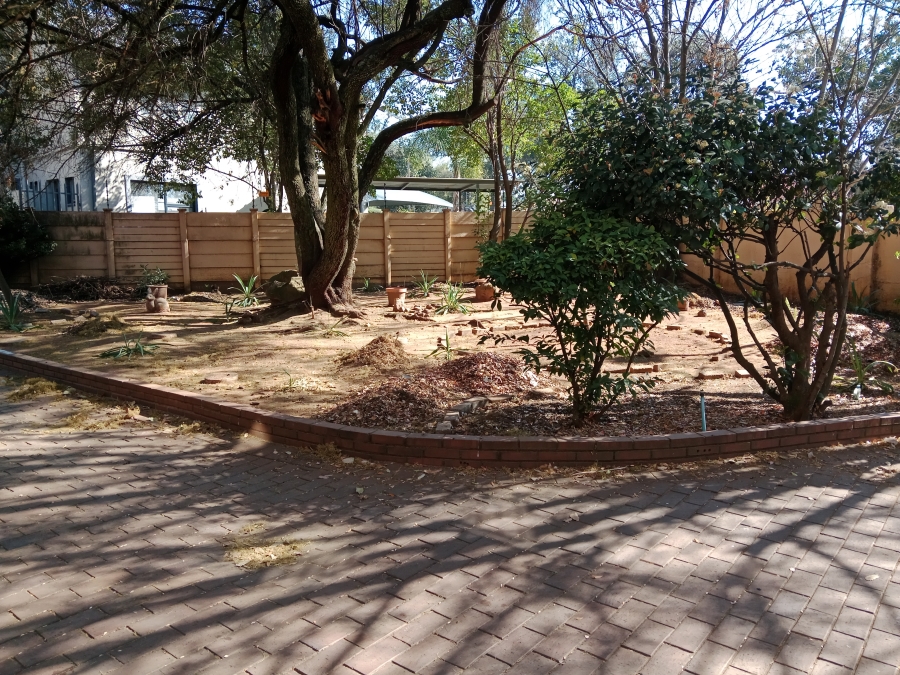 6 Bedroom Property for Sale in Brackenhurst Gauteng