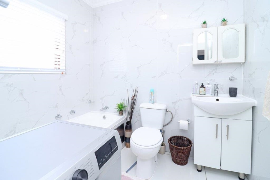 To Let 2 Bedroom Property for Rent in Marais Steyn Park Gauteng