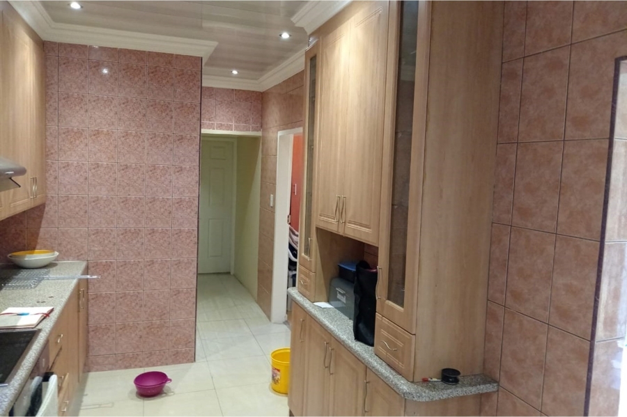 5 Bedroom Property for Sale in Moroka Gauteng