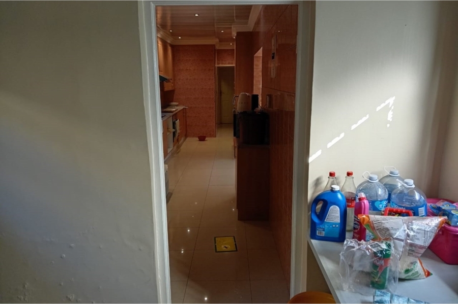 5 Bedroom Property for Sale in Moroka Gauteng