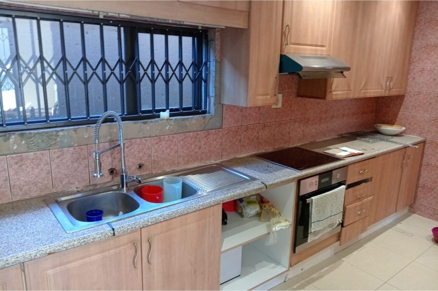 5 Bedroom Property for Sale in Moroka Gauteng