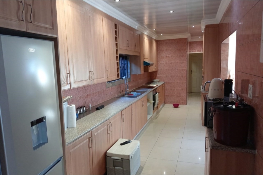 5 Bedroom Property for Sale in Moroka Gauteng