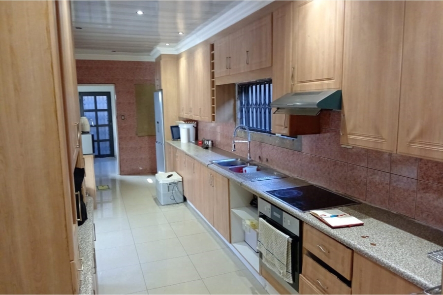 5 Bedroom Property for Sale in Moroka Gauteng