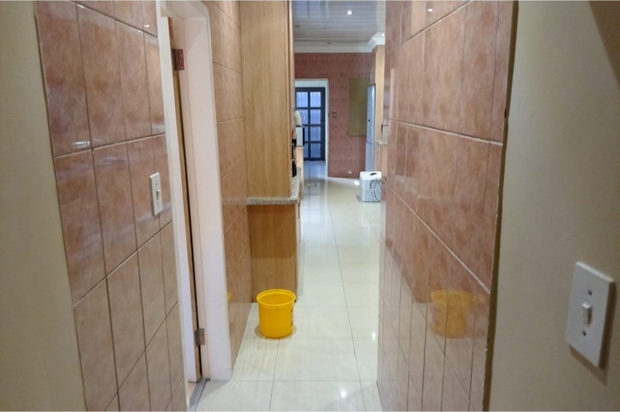 5 Bedroom Property for Sale in Moroka Gauteng